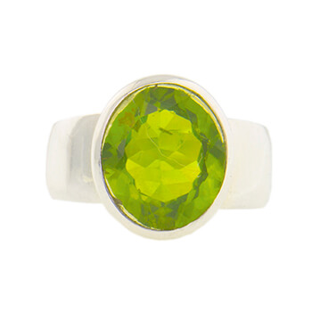 Anillo de plata con peridoto de Tabata Morgana