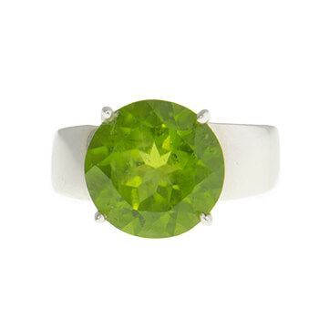 Anillo de plata y peridoto redondo de Tabata Morgana